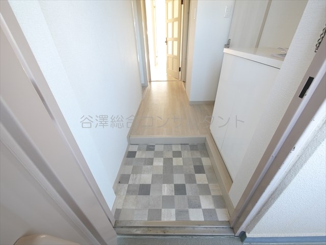 玄関　オートセンサーライトあり