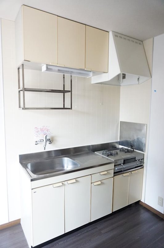 キッチン　※写真は101号室です。
