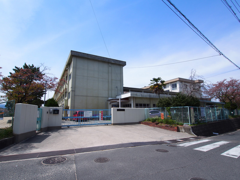 小学校　伏見小学校（小学校）まで858m