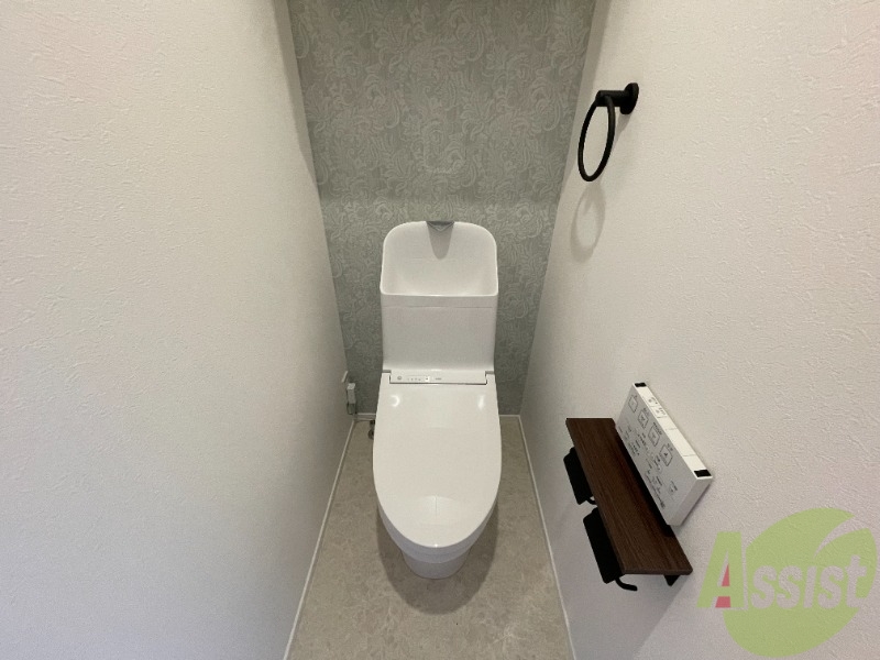 トイレ　ウォシュレット機能がついているので安心ですね。