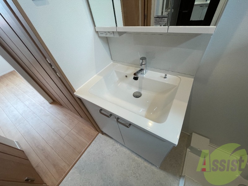 洗面設備　洗面台はこちら。朝の身支度はここでばっちり。