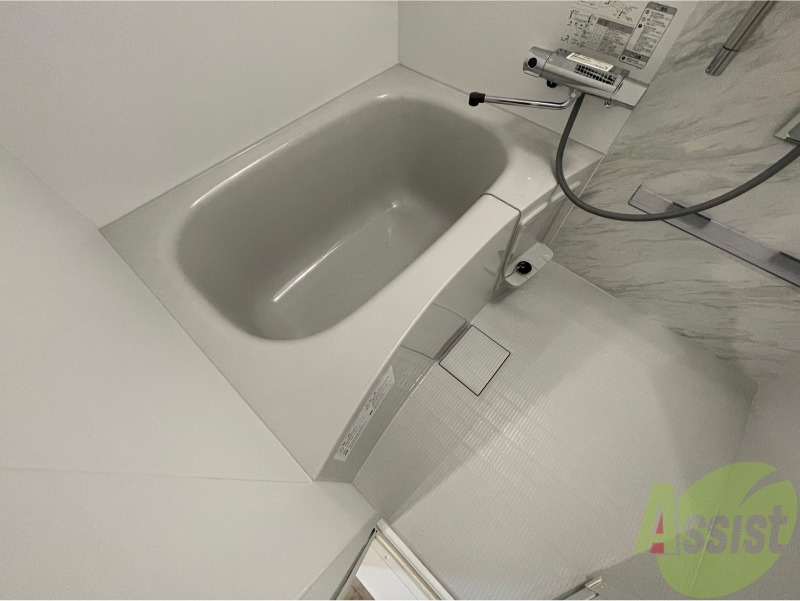 バス・シャワールーム　お風呂になります。一日の疲れを癒してくださいね。