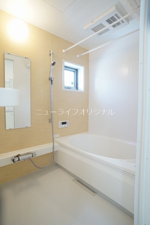 バス・シャワールーム　追い焚き、浴室乾燥機付きバスるルーム☆