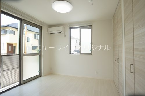 その他部屋・スペース　5.8帖　２面に窓があるので開放感があります☆