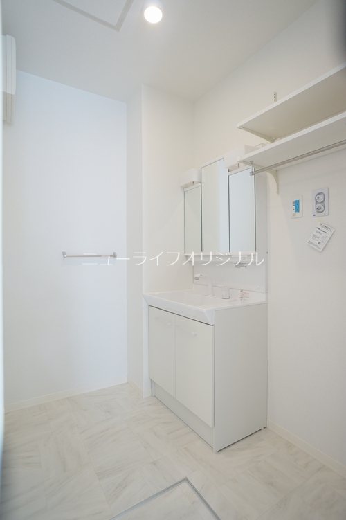 洗面設備　忙しい朝の身支度やシンク周りのお手入れに役立つ洗髪洗面台☆