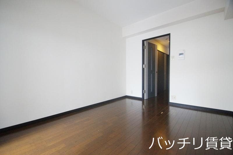 居室・リビング　別号室写真の為現況を優先致します。