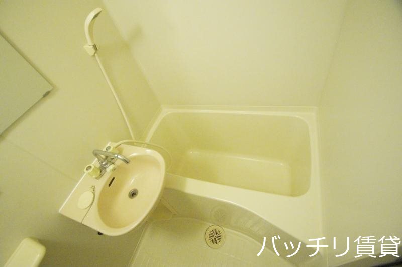 バス・シャワールーム　別号室写真の為現況を優先致します。