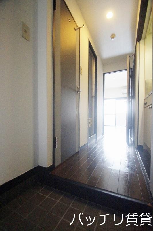 玄関　別号室写真の為現況を優先致します。