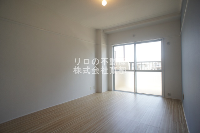 居室・リビング　フルリノベーションした綺麗なお部屋です☆