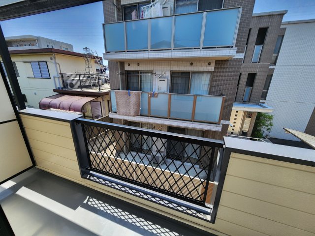 バルコニー　陽当たり良好なバルコニーです♪
