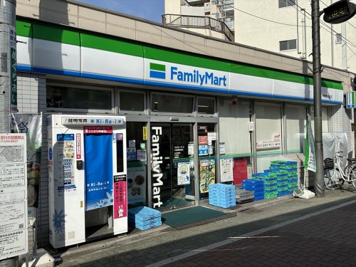 コンビニ　ファミリーマート 中板橋駅前店（コンビニ）まで181m