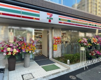 コンビニ　セブンイレブン新宿信濃町店（コンビニ）まで90m