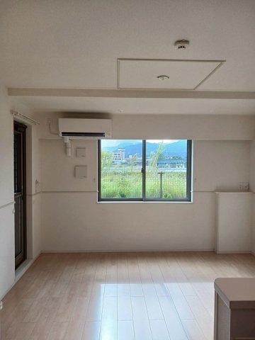 居室・リビング　使いやすい居間です
