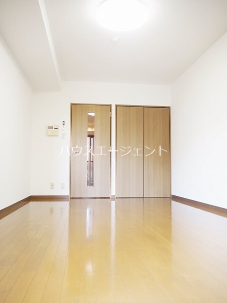 居室・リビング　明るい居室です☆※参考画像