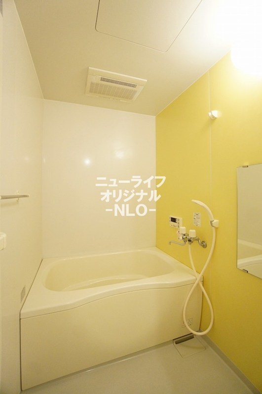 バス・シャワールーム　追焚機能はもちろん浴室乾燥機付きです。