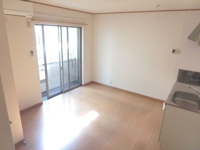 居室・リビング　明るいお部屋です