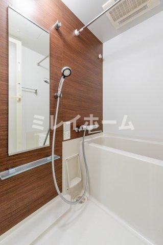 バス・シャワールーム　同建物内、別のお部屋の参考写真になります。