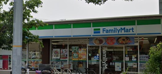 コンビニ　ファミリーマート　ＪＲ西宮駅北口店（コンビニ）まで63m