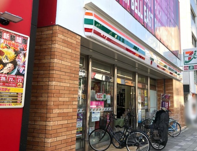コンビニ　セブンイレブン荒川町屋2丁目店（コンビニ）まで117m