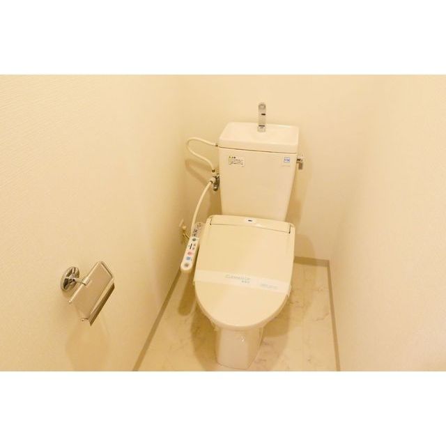 トイレ　※別部屋の参考写真です。