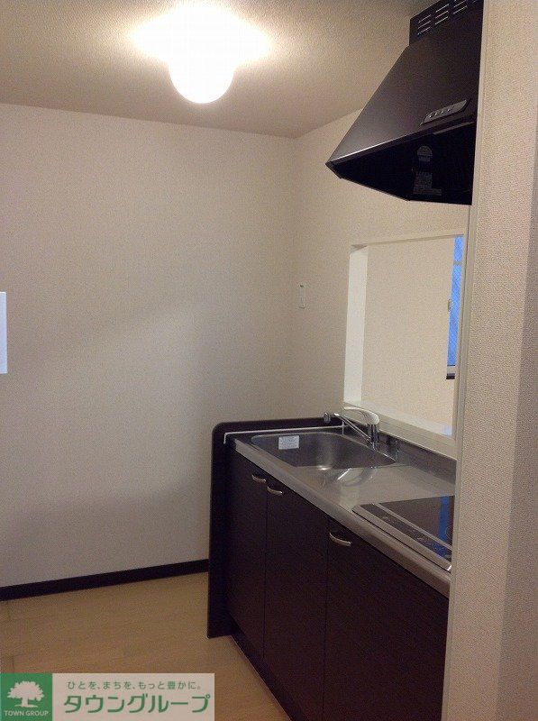 キッチン　床材や設備は号室によって異なります。