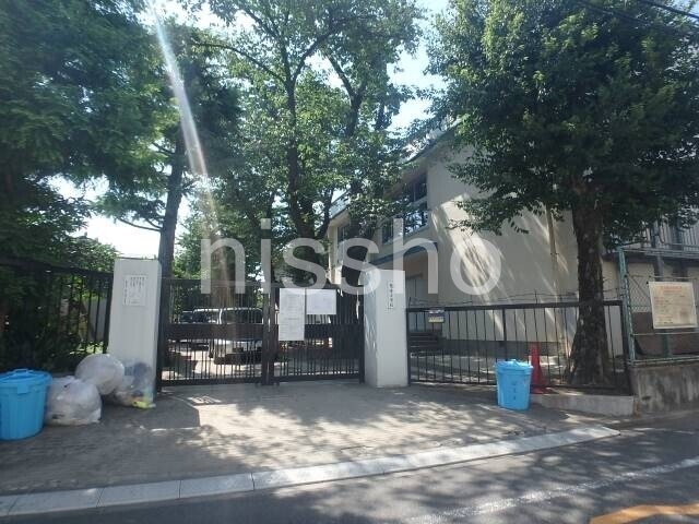 小学校　中野区立鷺宮小学校（小学校）まで388m