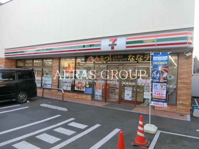 コンビニ　セブンイレブン梅島駅前店（コンビニ）まで246m