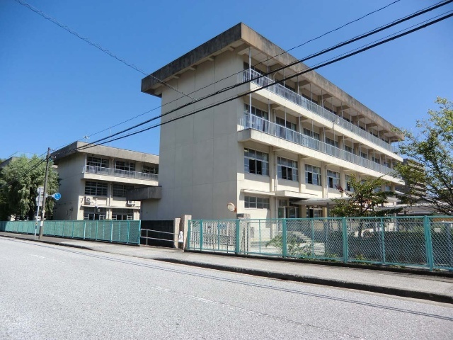 小学校　高知市立高須小学校（小学校）まで220m