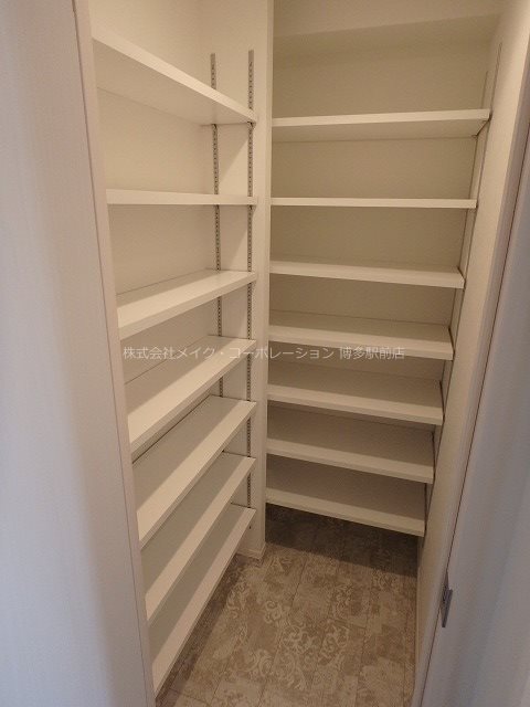玄関　※入居中の為別部屋写真使用現状優先