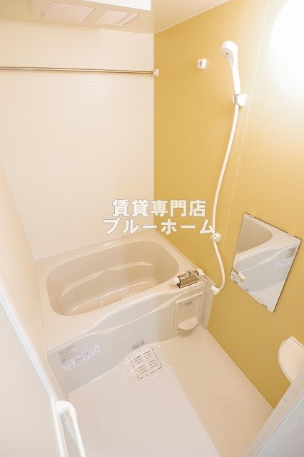 バス・シャワールーム　浴室乾燥機付きのお風呂！