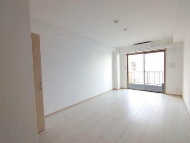 居室・リビング　参考写真　同物件別部屋