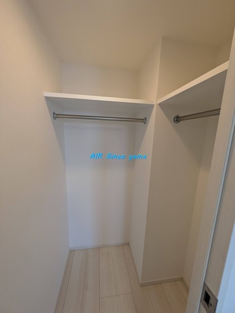 収納　収納力のあるウォークインクローゼット付き。衣類や荷物をすっき
