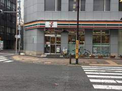 コンビニ　セブンイレブン 大田区都税事務所前店（コンビニ）まで166m