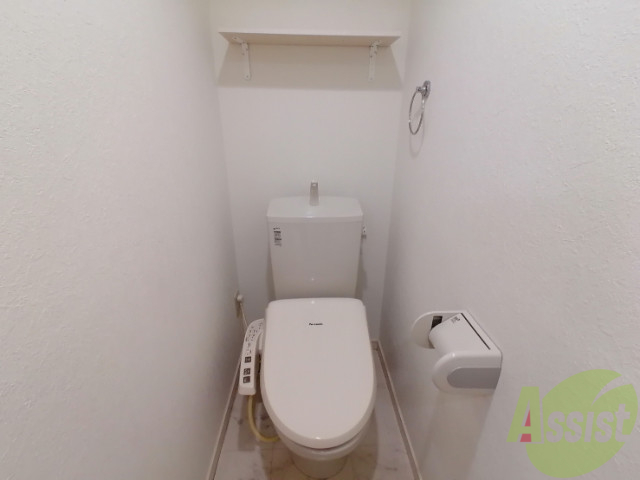 トイレ　トイレには嬉しいウォシュレット機能がついていますよ～