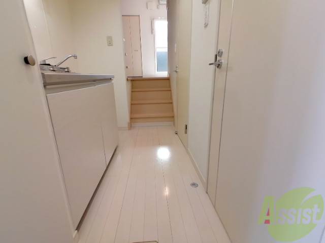 玄関　玄関からお部屋へは一直線です。