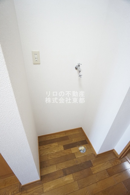 その他　洗濯機置き場は室内にあるので雨に濡れる心配はありません☆