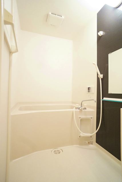 バス・シャワールーム　参考写真（同建物別部屋のものです）