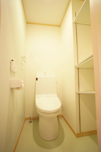 トイレ　参考写真（同建物別部屋のものです）