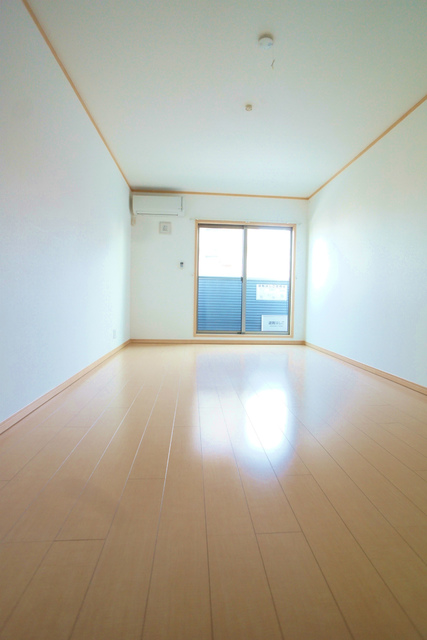 居室・リビング　参考写真（同建物別部屋のものです）