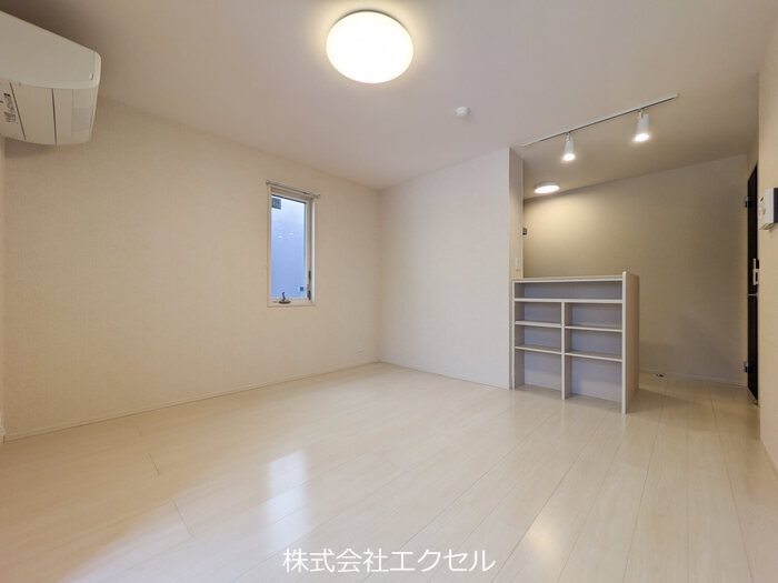 居室・リビング　エアコン付きです。