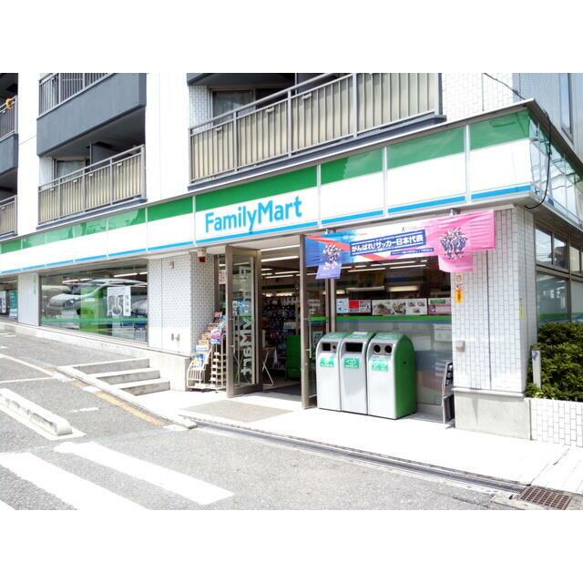 コンビニ　ファミリーマート牛込柳町駅前店（コンビニ）まで761m