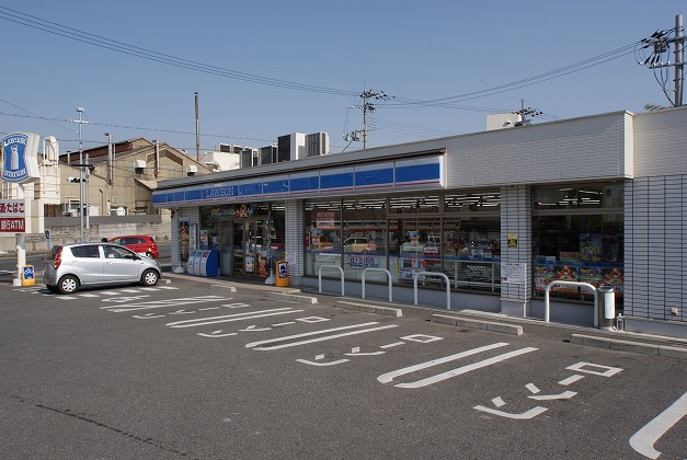 コンビニ　ローソン城陽市役所前店（コンビニ）まで400m