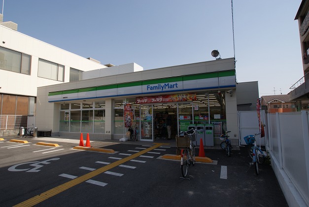 コンビニ　ファミリーマート城陽駅南店（コンビニ）まで547m