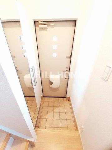 玄関　当社、チルホームのHPもご覧ください(^^)/物件情報多数♪