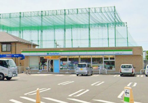 コンビニ　ファミリーマート（コンビニ）まで146m