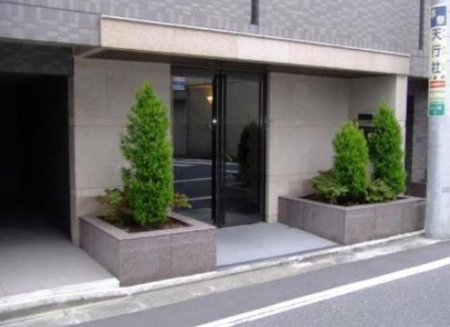 エントランス　ルーブル神楽坂参番館
