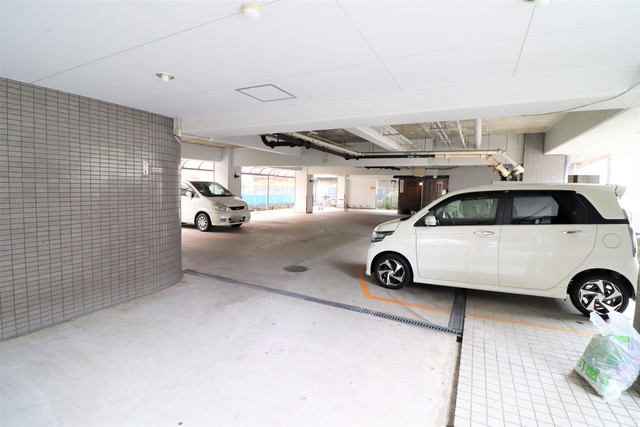 駐車場　駐車場