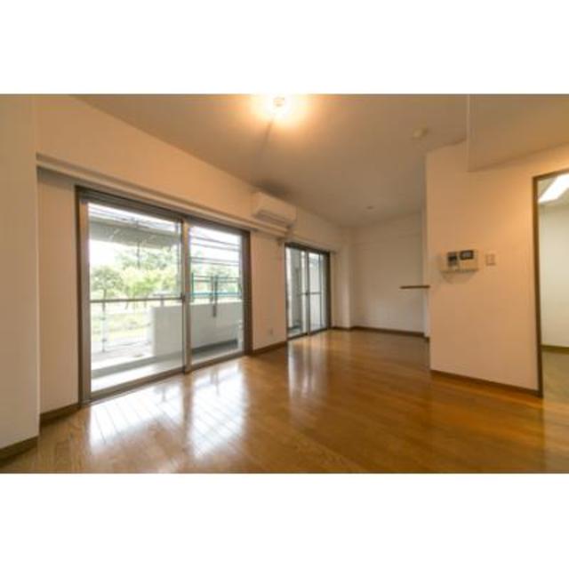 居室・リビング　＊同物件、別部屋になります。