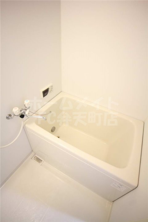 バス・シャワールーム　コンパクトで使いやすいお風呂です