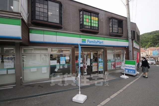 コンビニ　ファミリーマート　石切駅前（コンビニ）まで390m